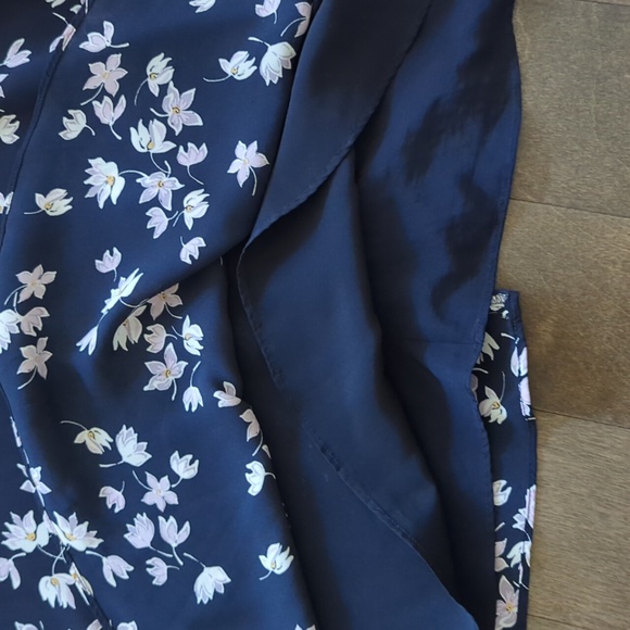 LOFT  FLOWY DRESS w FRONT CUTOUT - Picture 2 of 5